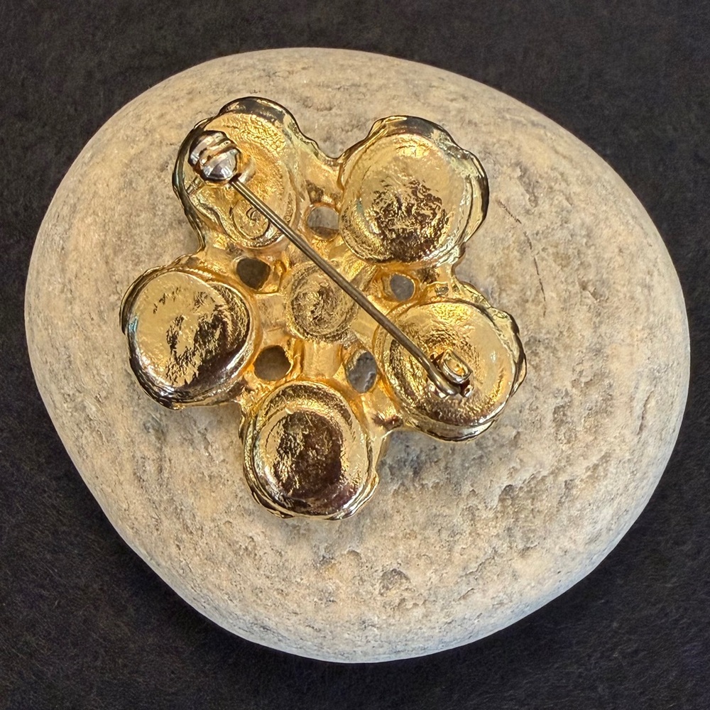 Florenza-Style Vintage Gold Floral Brooch with Gem Accents - Picture 2 of 8